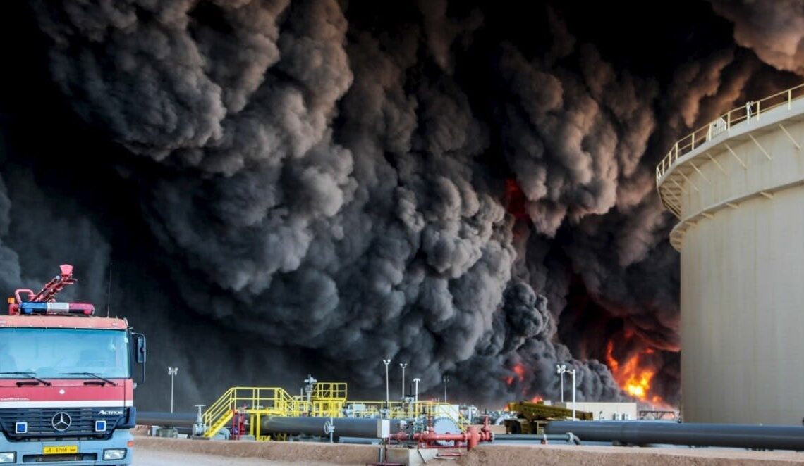 Les incendies à la raffinerie libyenne de Zawiya incitent à la force majeure dans un contexte de tensions politiques