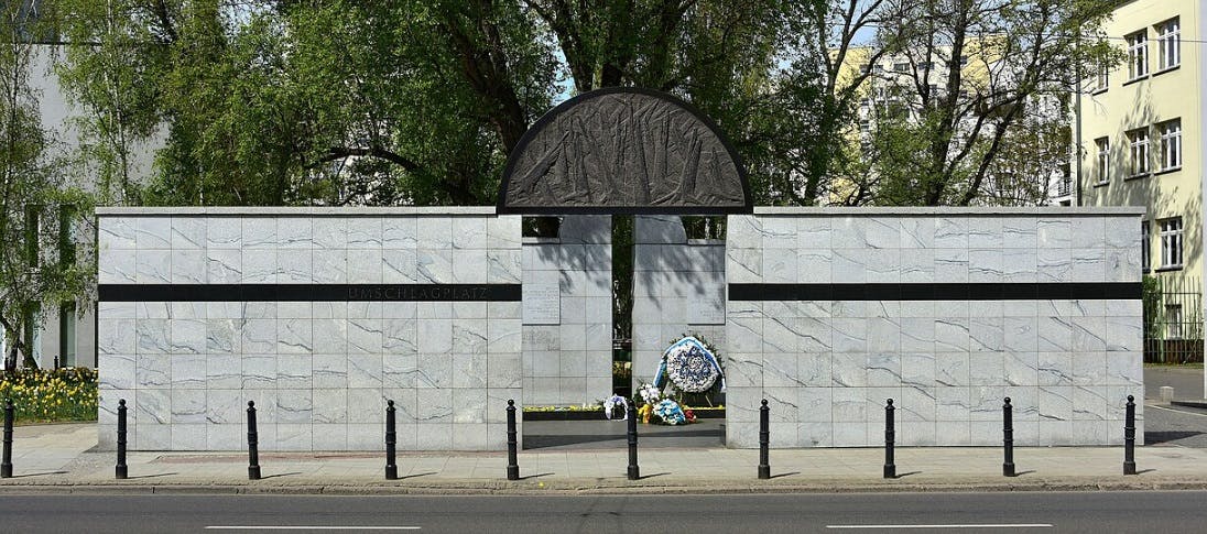 Vandalisme au mémorial de l'Umschlagplatz à Varsovie : un signe inquiétant de la montée de l'antisémitisme